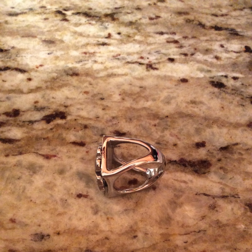 Unique Design Ring - Picture 2 of 2